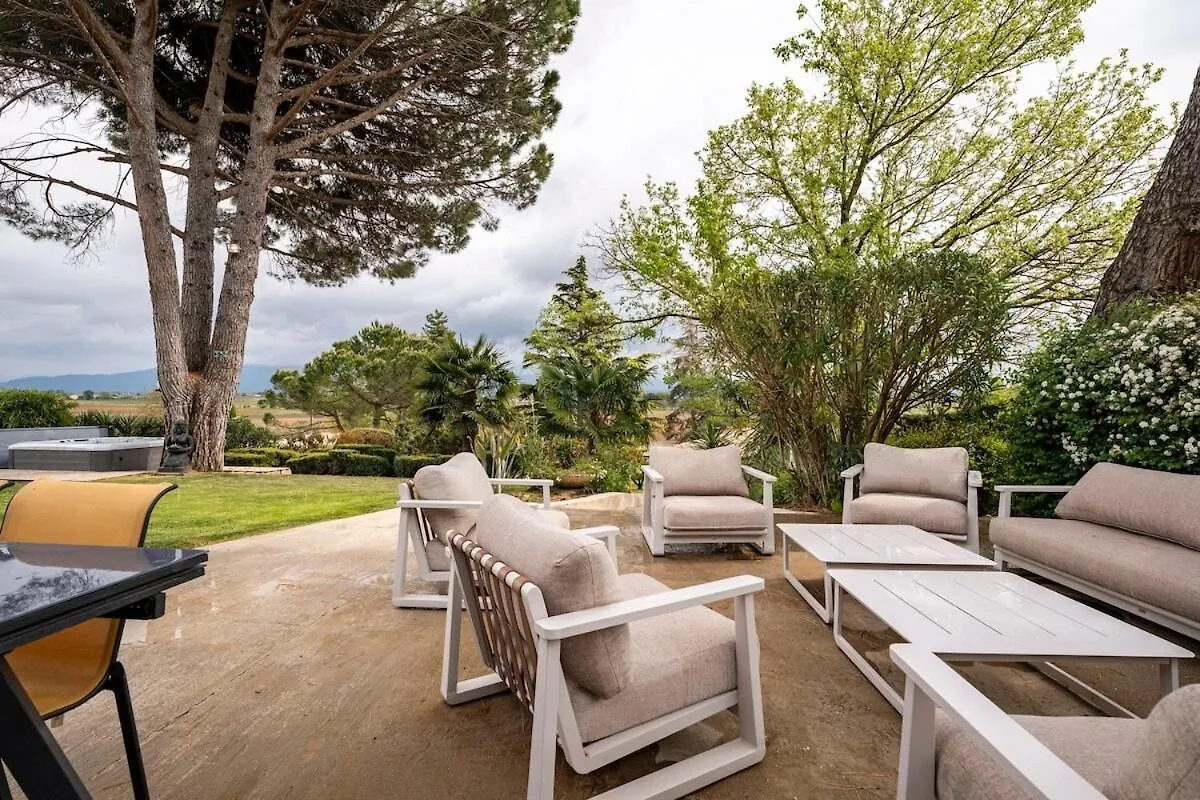 La Villa Moursoise 4 Etoiles Франция