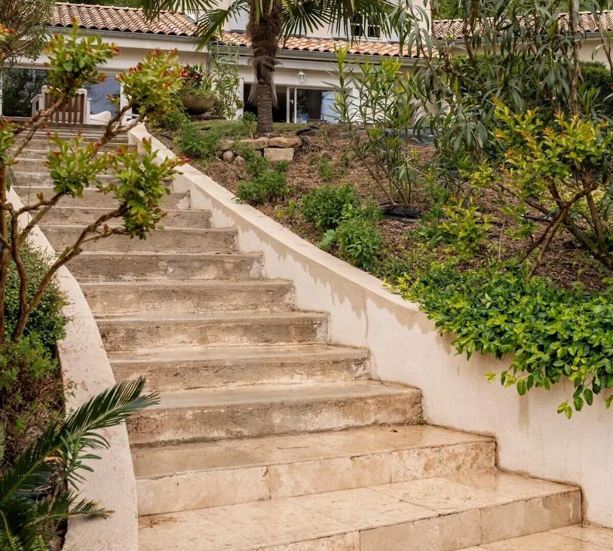 La Villa Moursoise 4 Etoiles